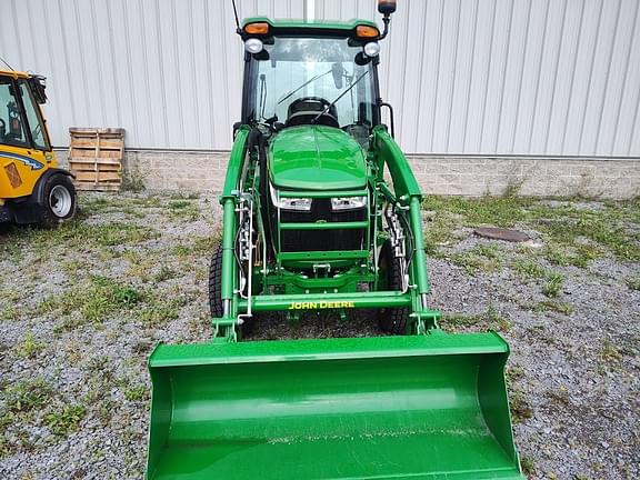 Image of John Deere 3046R equipment image 2