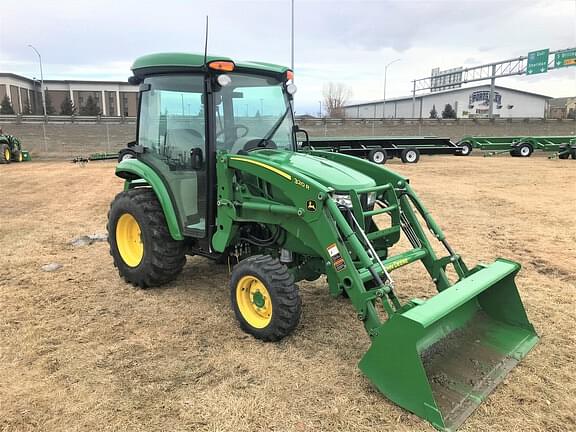 Image of John Deere 3046R equipment image 3