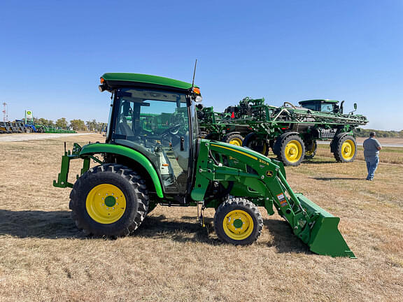 Image of John Deere 3046R equipment image 3