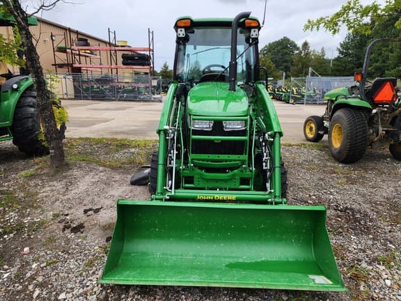 Image of John Deere 3046R equipment image 2