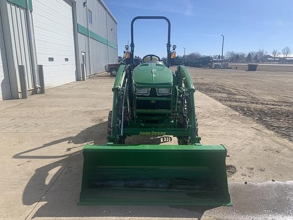 Image of John Deere 3046R equipment image 2