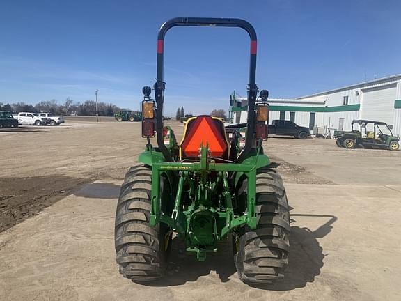 Image of John Deere 3046R equipment image 4