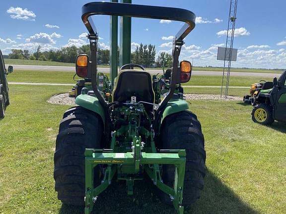 Image of John Deere 3046R equipment image 4