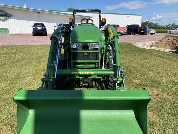 Image of John Deere 3046R equipment image 1