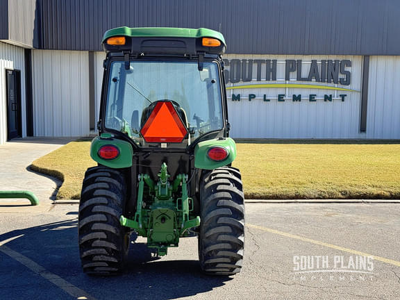 Image of John Deere 3046R equipment image 3