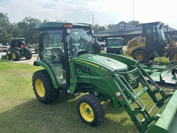 Image of John Deere 3046R equipment image 3