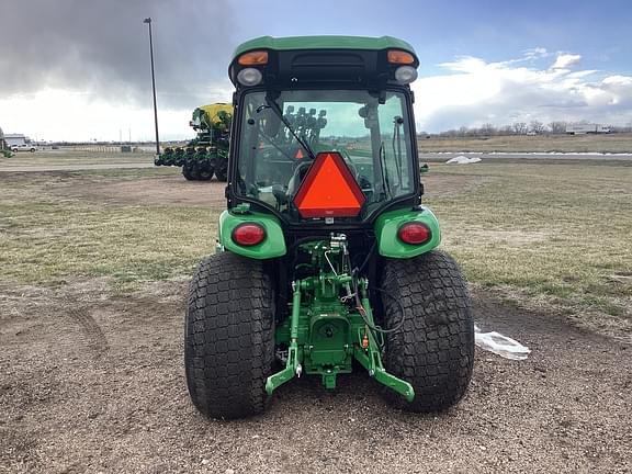 Image of John Deere 3046R equipment image 4