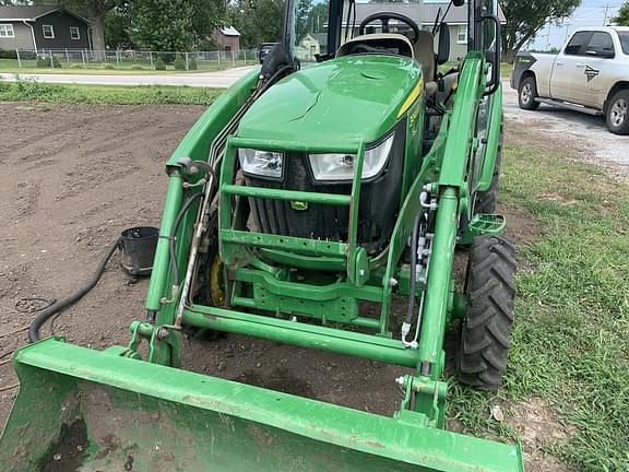 Image of John Deere 3046R equipment image 1