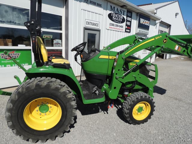 Image of John Deere 3046R equipment image 3