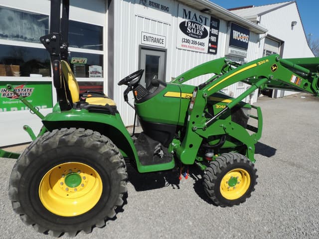 Image of John Deere 3046R equipment image 3
