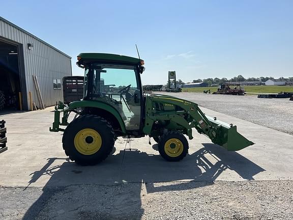 Image of John Deere 3046R equipment image 3