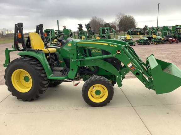 Main image John Deere 3046R