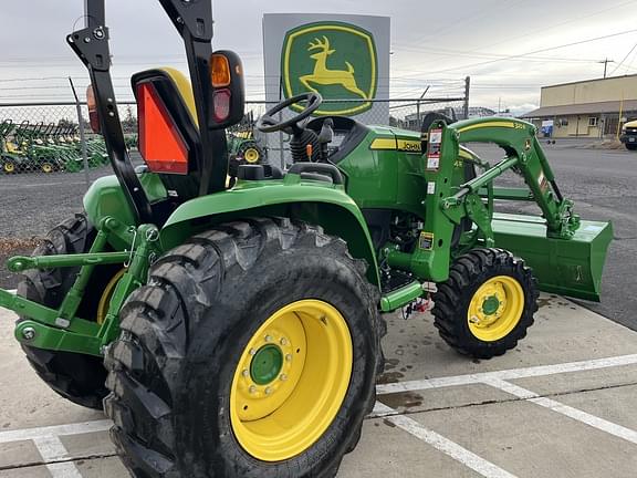 Image of John Deere 3046R equipment image 3