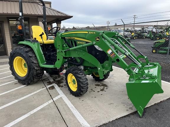 Image of John Deere 3046R equipment image 4