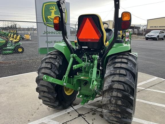 Image of John Deere 3046R equipment image 2