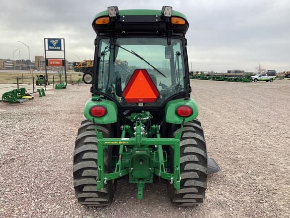 Image of John Deere 3046R equipment image 4