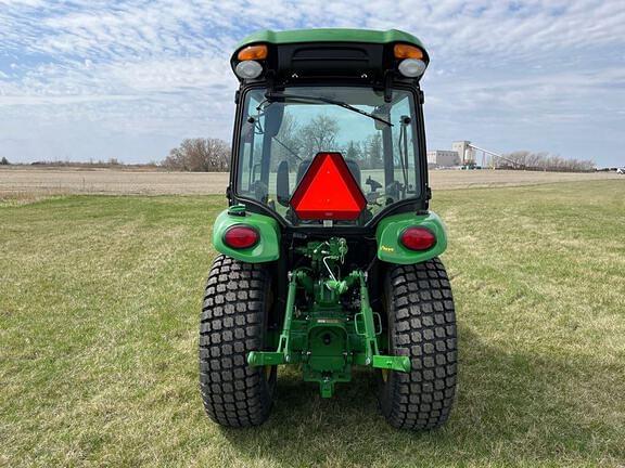 Image of John Deere 3046R equipment image 3