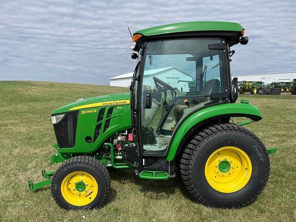 Image of John Deere 3046R equipment image 1