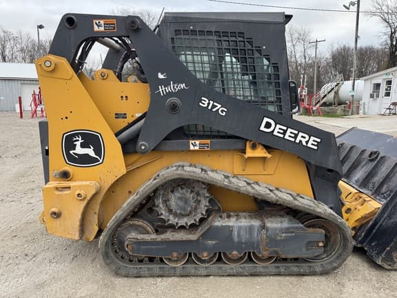 Image of John Deere 317G equipment image 4