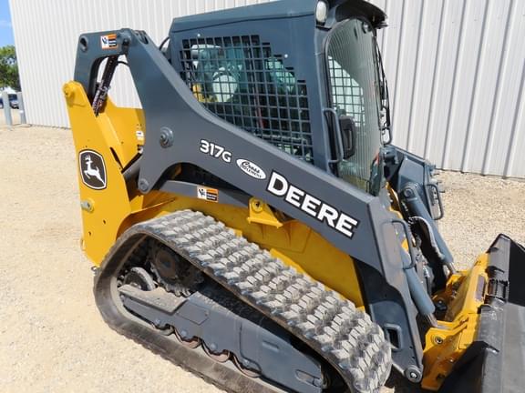 Image of John Deere 317G equipment image 4