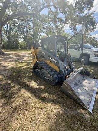 Image of John Deere 317G equipment image 2