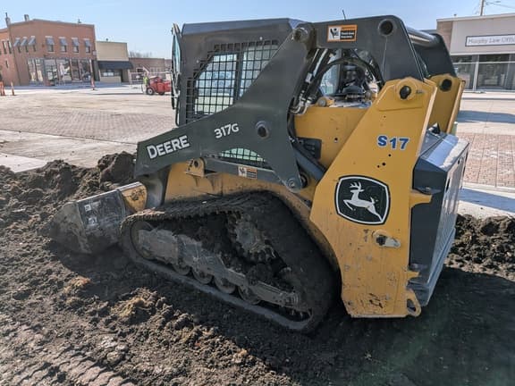 Image of John Deere 317G equipment image 4