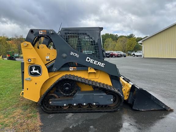 Image of John Deere 317G equipment image 4