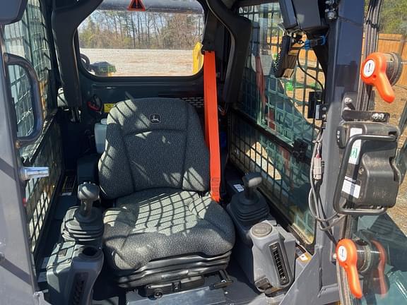 Image of John Deere 317G equipment image 3