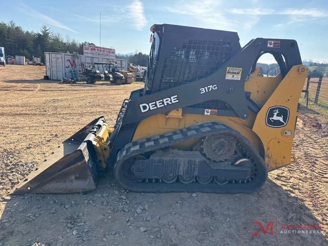 Image of John Deere 317G equipment image 4