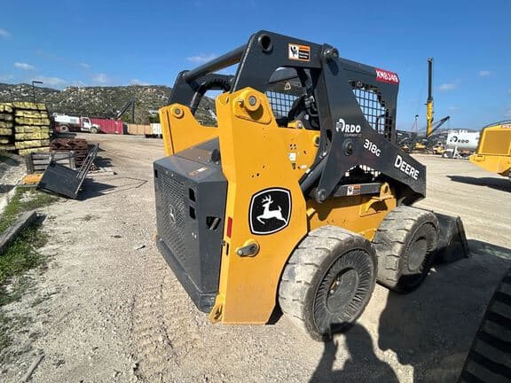 Image of John Deere 318G equipment image 4