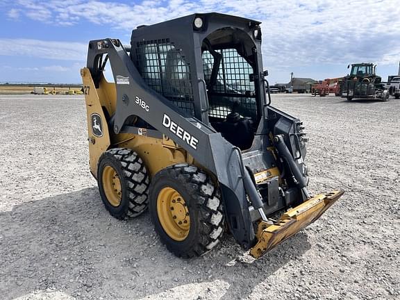 Image of John Deere 318G equipment image 4
