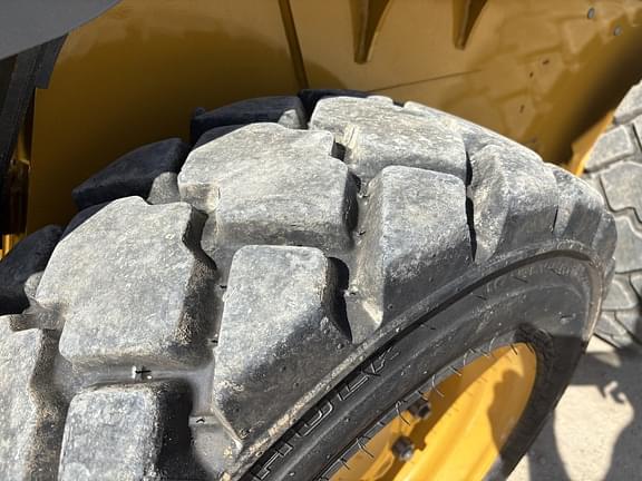 Image of John Deere 318G equipment image 4