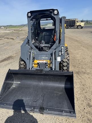 Image of John Deere 318G equipment image 4