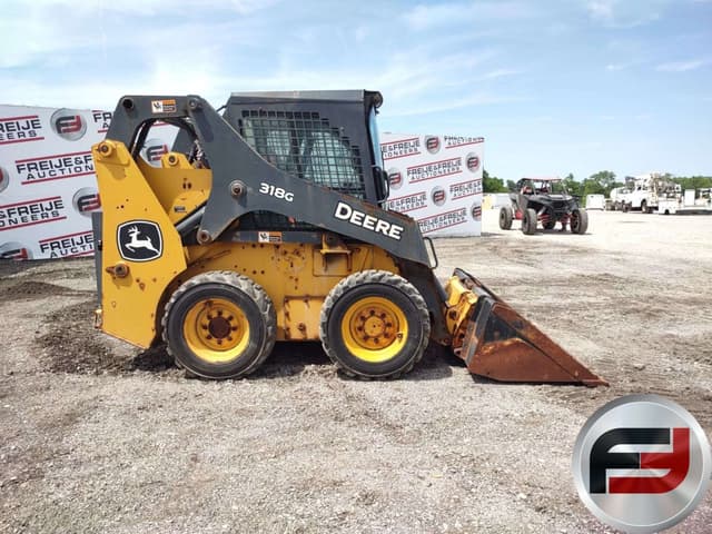 Image of John Deere 318G equipment image 3