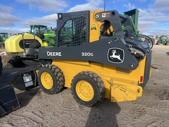 Image of John Deere 320G equipment image 3