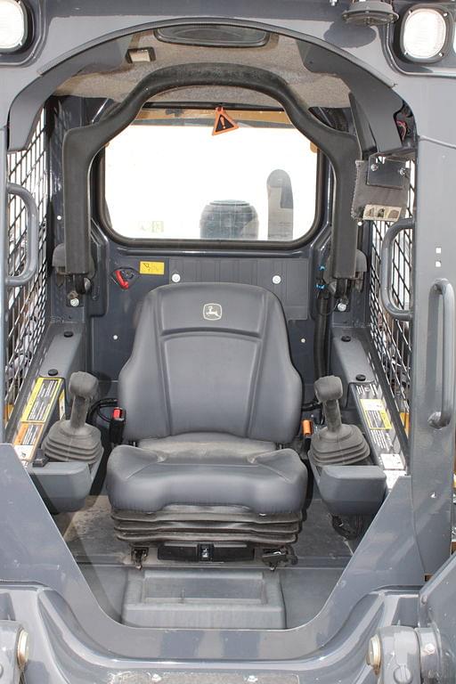Image of John Deere 320G equipment image 4