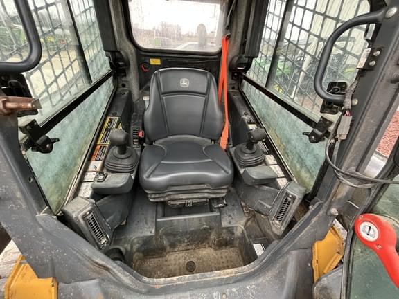 Image of John Deere 320G equipment image 3