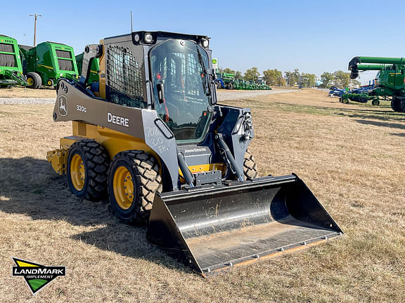 Image of John Deere 320G equipment image 2