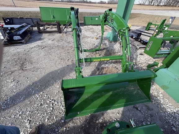 Image of John Deere 320R equipment image 1