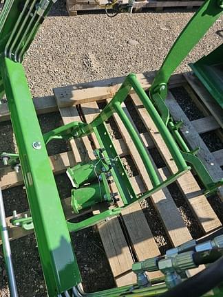 Image of John Deere 320R equipment image 2