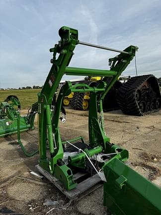 Image of John Deere 320R equipment image 3