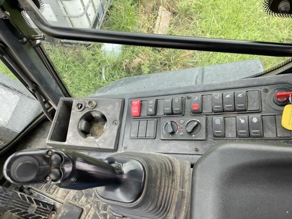 Image of John Deere 324P equipment image 3