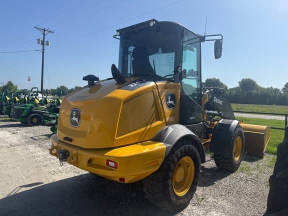 Image of John Deere 324P equipment image 4