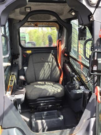 Image of John Deere 324G equipment image 4