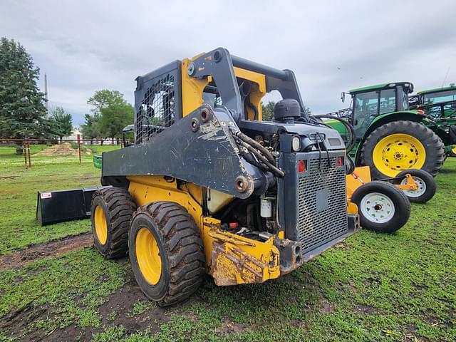 Image of John Deere 324G equipment image 3