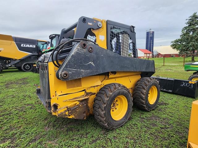 Image of John Deere 324G equipment image 4