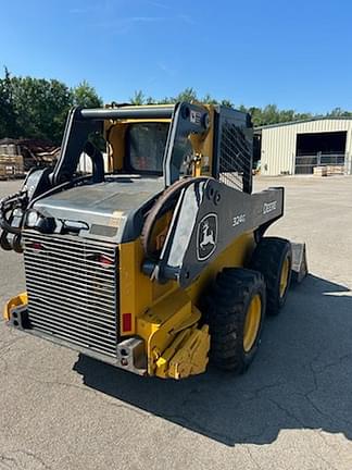 Image of John Deere 324G equipment image 4