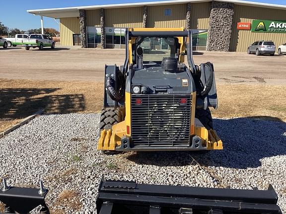 Image of John Deere 324G equipment image 4