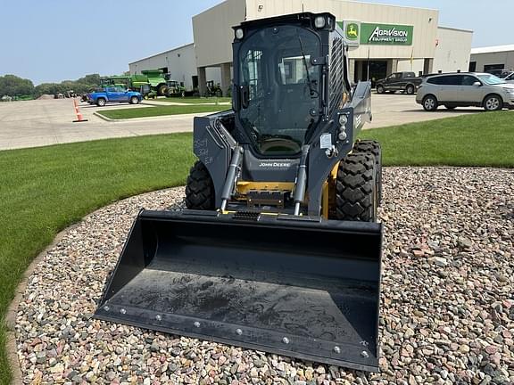 Image of John Deere 324G equipment image 2