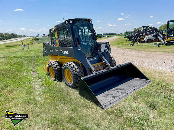 Image of John Deere 324G equipment image 2